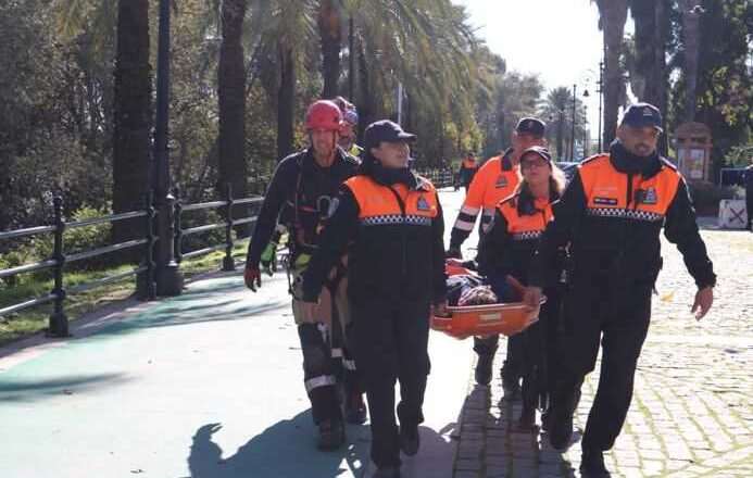 Simulacro de búsqueda de persona desaparecida en la ribera del Guadalquivir en San Juan