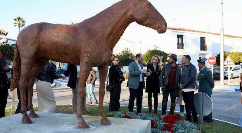 Castellar presenta un nuevo monumento dedicado al caballo con el respaldo de la Diputación