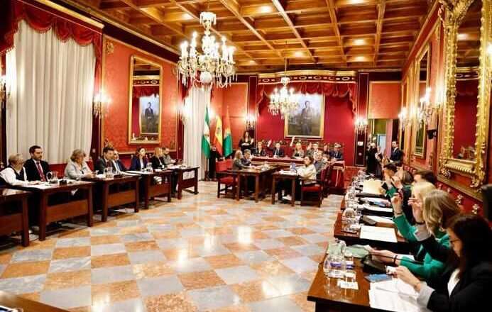 La edil de Protección Ciudadana presenta en el pleno la situación de la Policía Local