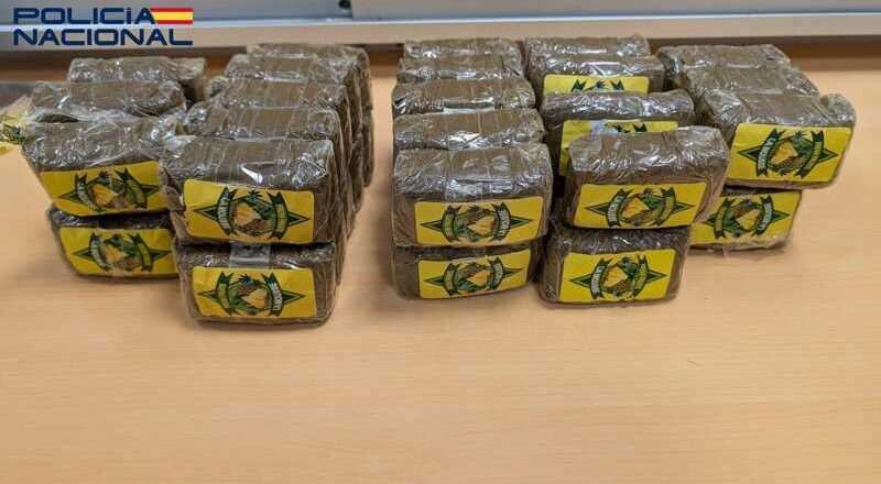 Detenido por transportar cuatro kilos de hachís mientras conducía a gran velocidad en el centro de Huelva
