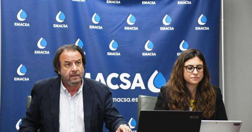 El presidente de Emacsa exige al PSOE que no mienta sobre la limpieza en los imbornales de la ciudad