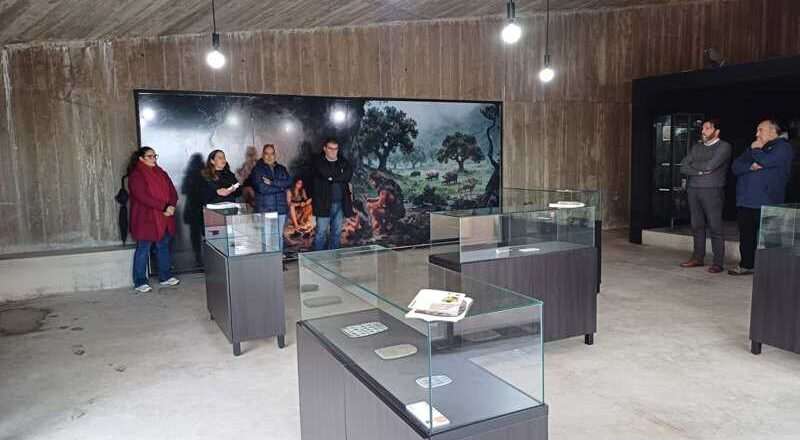 Jabugo abre la Sala Museo en honor a la Cueva de la Mora