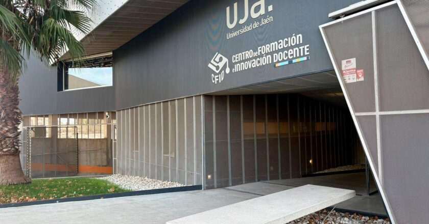 La UJA refuerza su oferta de microcredenciales con cursos en IA, Sostenibilidad, Fiscalidad y Educación