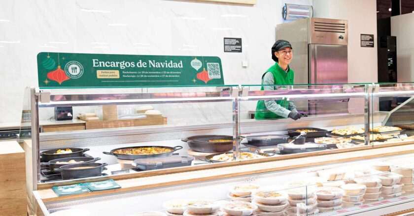 Regreso de los platos navideños a la sección Listo para Comer de un supermercado