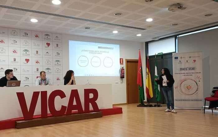 Vícar organiza la I Mesa de Desarrollo Comunitario de ERACIS+ con la participación activa de entidades y agentes sociales