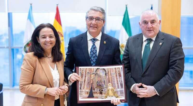 Salado se encuentra con Paloma Saborido antes del congreso internacional sobre la gran procesión en Roma