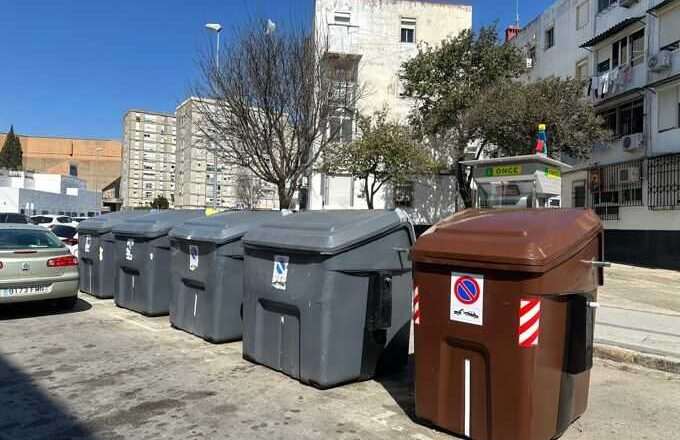 El Ayuntamiento introduce el quinto contenedor para residuos orgánicos en el casco urbano