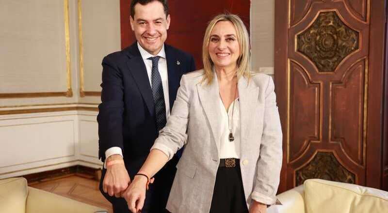 Moreno se reúne con la alcaldesa y expresa el respaldo de la Junta a la candidatura de Granada como Capital Cultural