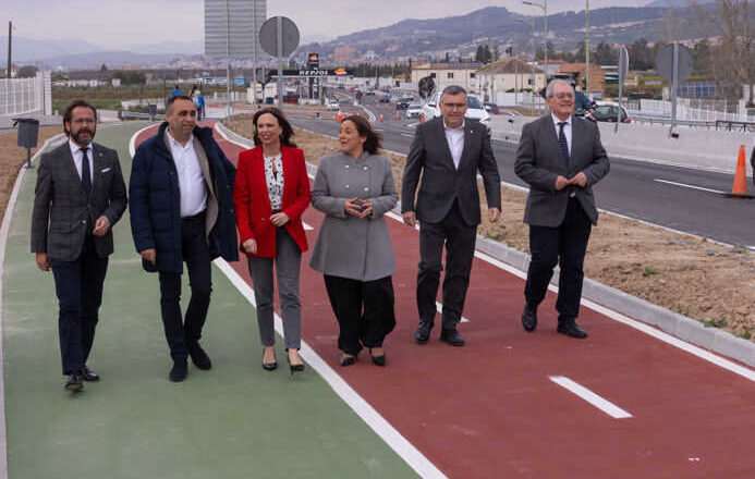 Inauguración de la plataforma exclusiva para autobuses en la carretera de La Zubia