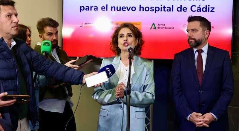 Montero respalda a Puente en el debate sobre el AVE y destaca la importancia de la seguridad ante las afirmaciones de la Junta sobre pérdidas