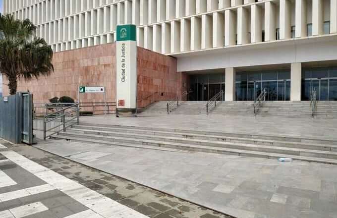 Fiscalía solicita la absolución de los acusados por el caso del crecepelo en omeprazol administrado a menores