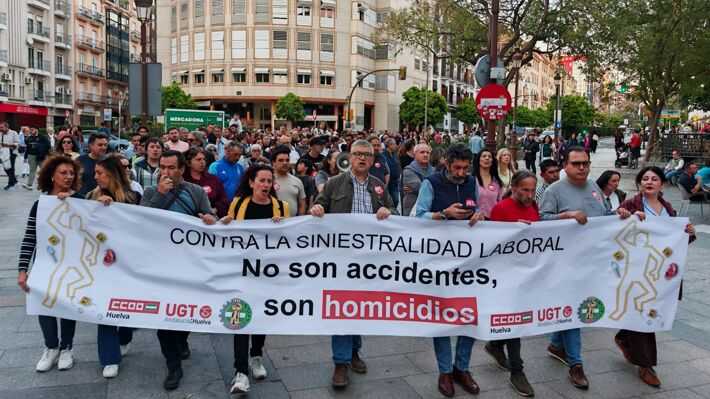 Masiva manifestación exige más prevención y medidas urgentes contra la siniestralidad laboral
