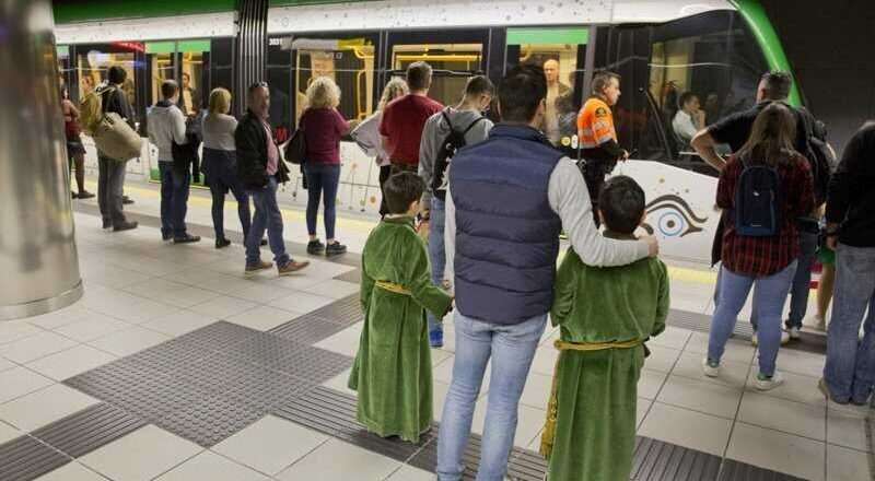 El Metro restablece su servicio normal tras la huelga de Lunes Santo sin incidentes ni aglomeraciones