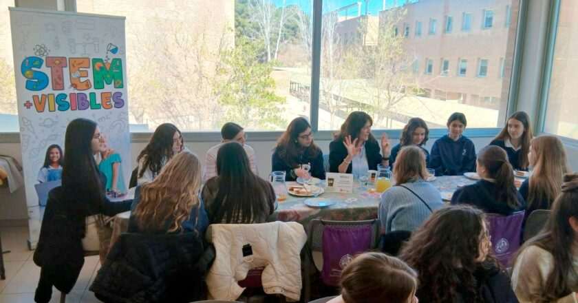 La UJA impulsa el interés por las ciencias en estudiantes de secundaria femeninas