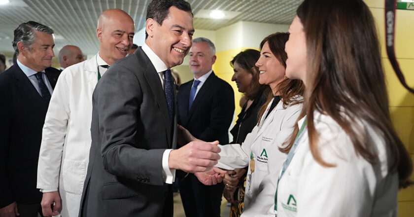 Moreno resalta la importancia del Reina Sofía en la historia de la sanidad andaluza
