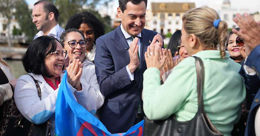 Moreno celebra el Día Internacional del Pueblo Gitano y destaca su esencia en Andalucía