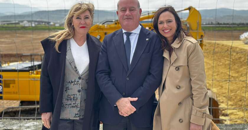 Dos empresas optan por el Puerto Seco de Antequera para establecer sus centros logísticos