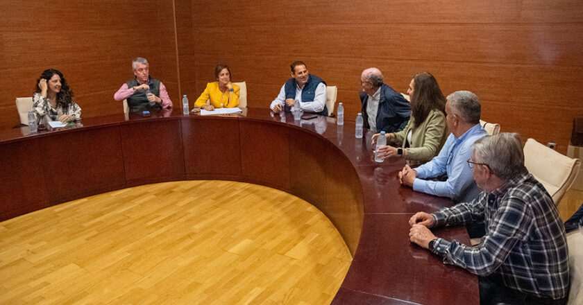 Junta y Cooperativas Agroalimentarias de Jaén analizan los desafíos ambientales del sector