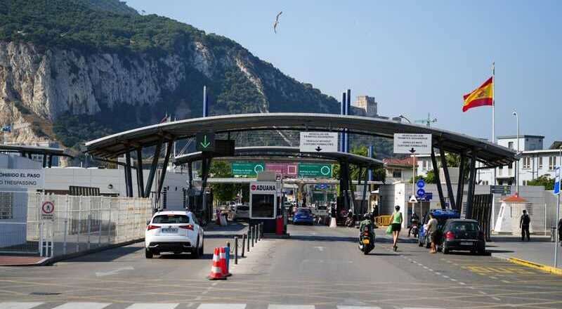 El alcalde de Algeciras expresa inquietudes sobre la finalización de la Verja de Gibraltar ante la proximidad de abril