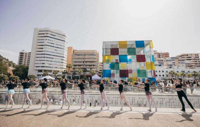 600 personas disfrutan de una clase de ballet en Muelle Uno con Lucía Lacarra para TIP TOE