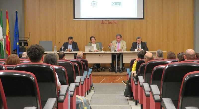 Junta y UHU destacan las ventajas y beneficios del modelo cooperativista en Huelva