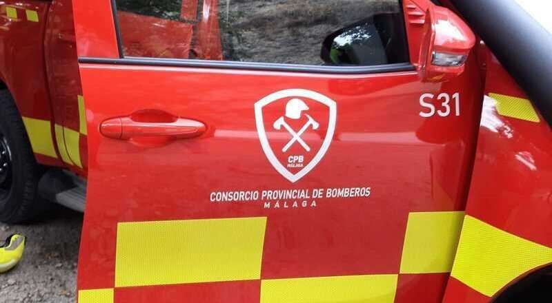 Incendio en el polígono industrial de Cajíz, Vélez-Málaga, afecta a varias naves