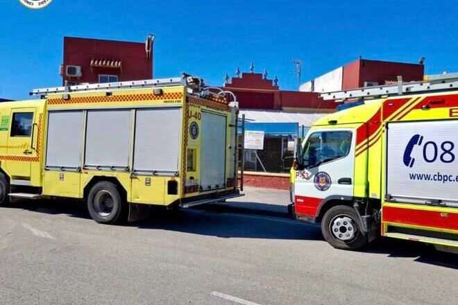 Afectado por inhalación de humo es trasladado tras incendio en una vivienda de Algeciras