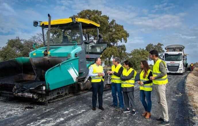 La Diputación avanza en la culminación de las obras de mejora de la carretera que conecta El Cerro de Andévalo y San Telmo