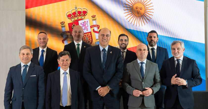 El presidente de la Diputación se reúne con el embajador de Argentina en España