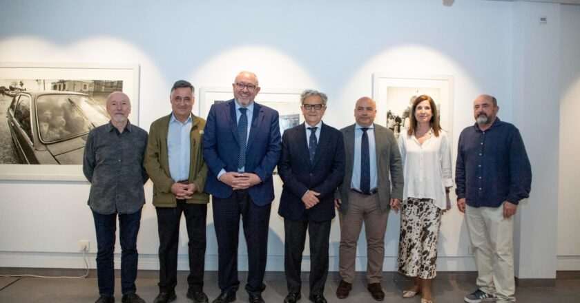 Gervasio Sánchez captura la vida y la lucha de los sobrevivientes de un conflicto en la exposición ‘VIDA’ en el Centro de Arte Rafael Botí de la Diputación