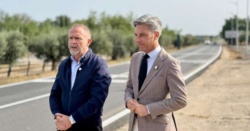 Andrés Lorite recorre las obras de las carreteras provinciales ‘De Dos Torres a Pedroche’ y ‘Ramal de Acceso a Dos Torres’