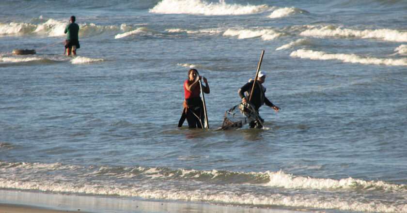 La Junta asigna más de 3,2 millones en ayudas para compensar las vedas de pesca y marisqueo de 2026