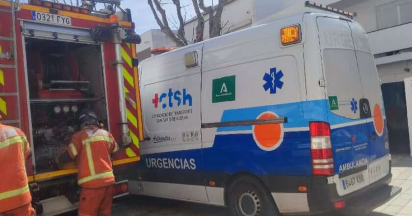 Inhalación de humo tras incendio en una vivienda de Nerva