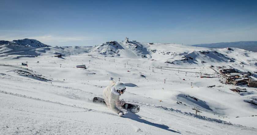 Sierra Nevada concluye una de sus temporadas más desafiantes con cerca de 900.000 esquiadores