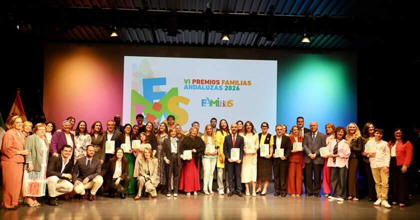La consejera de Inclusión Social lidera la entrega de la VI edición de los Premios Familias Andaluzas