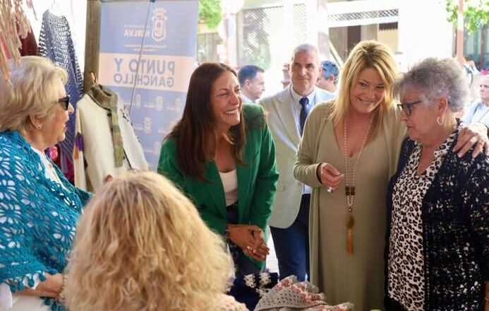 Loles López participa en la exposición de fin de curso del Programa Cultura en los Barrios de Huelva