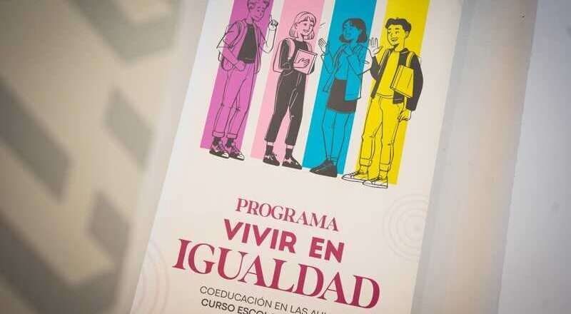 Entrega de diplomas a los centros educativos que participaron en el programa Vivir en Igualdad