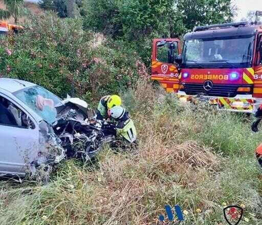 Conductor de turismo rescatado tras quedar atrapado en un accidente de tráfico en Torremolinos