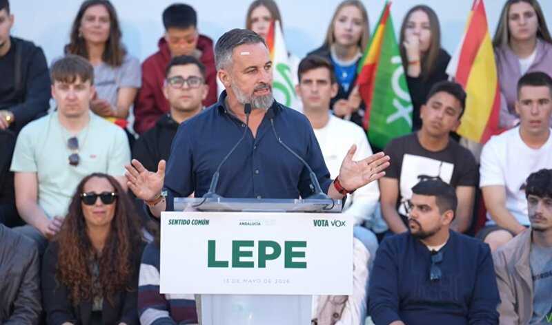 Abascal sugiere a Moreno que reflexione sobre su verdadera vocación entre presentarse a las elecciones o a Eurovisión