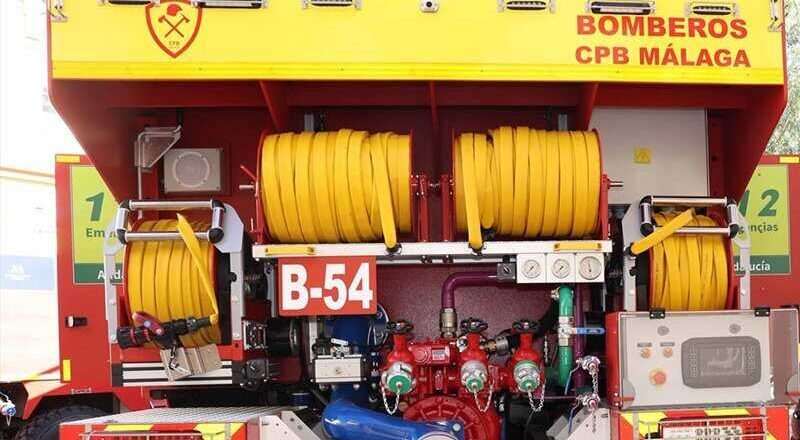 Desalojo nocturno de un hotel en el centro de Málaga debido a un incendio en la planta baja