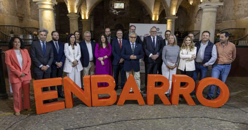 La Diputación de Córdoba apoyará la participación del sector alfarero de La Rambla en ferias nacionales de artesanía