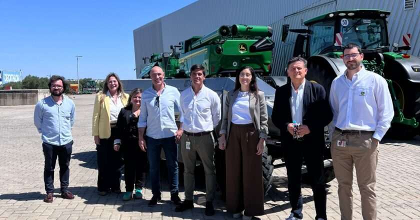 Visita al centro de innovación de John Deere para explorar colaboraciones en el proyecto Agrosocial Plus