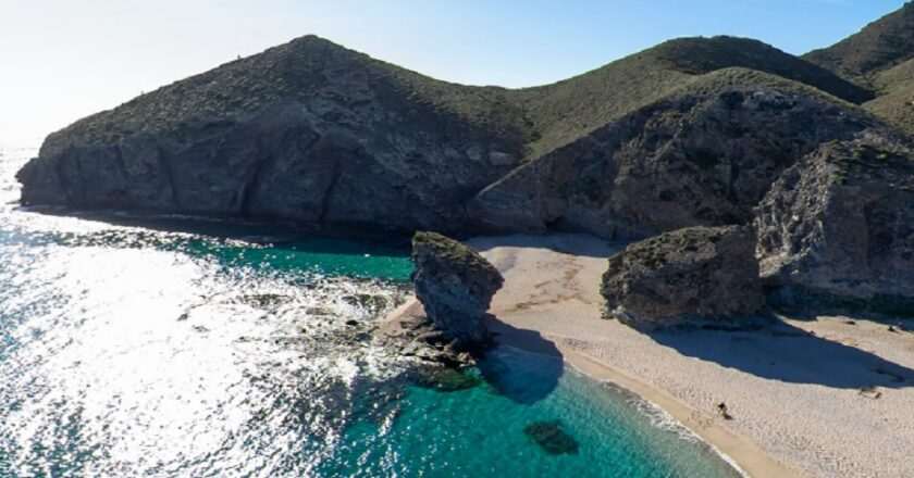 Mujer muere ahogada en una playa de Carboneras
