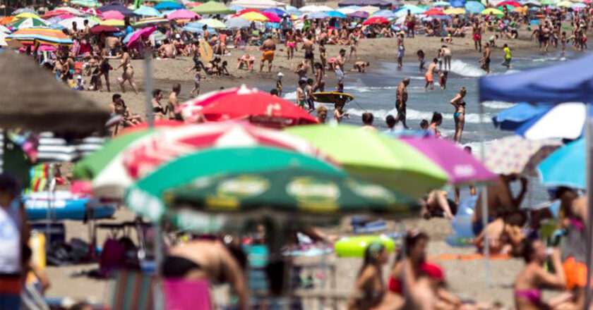 Aumento del empleo y los ingresos en Andalucía gracias al turismo este verano con un 7% más de ocupados