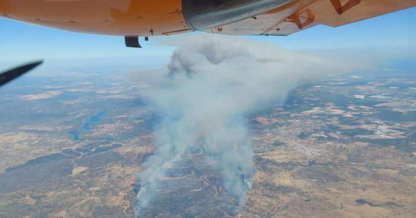 Plan Infoca en fase de emergencia debido a incendio forestal en Villanueva de los Castillejos