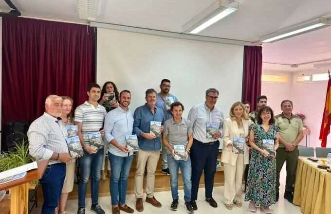 La Diputación publica un libro sobre la flora del Parque Natural Sierra de Grazalema en su 40 aniversario