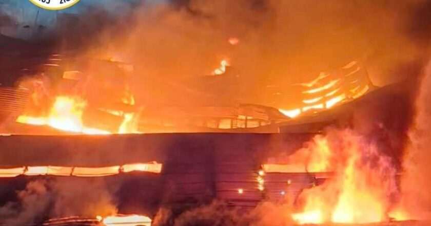 Incendio en naves industriales de Algeciras finalmente extinguido tras varios días de actividad