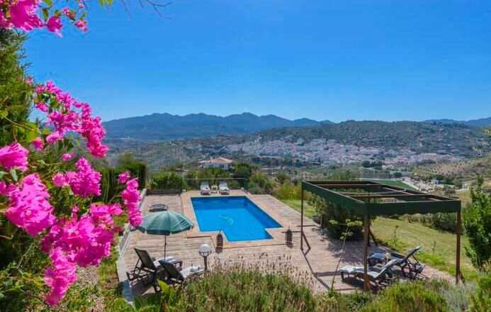 Aumento notable en las reservas de casas rurales en Málaga este verano debido a la incertidumbre internacional