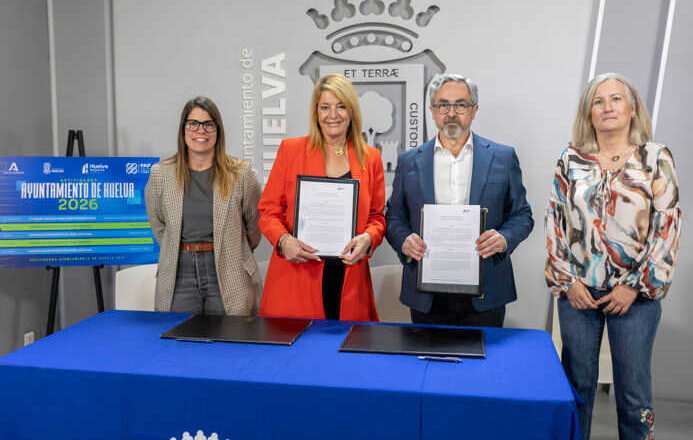 Colaboración entre el Ayuntamiento y la Federación Andaluza de Pádel para fomentar la práctica de este deporte