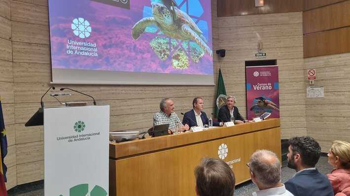 El rector resalta las temáticas, el alumnado y la convivencia como pilares de los cursos de verano